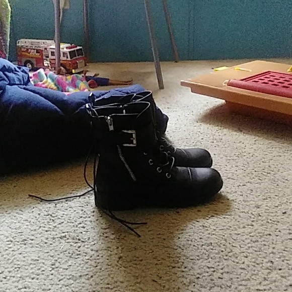 Combat boots - Picture 1 of 4